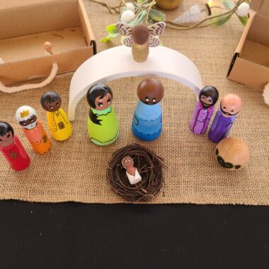CarlyeCreates: fun hand-painted reimagined nativity sets